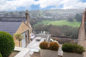 Cotswold Hillside Retreat with Stunning Views